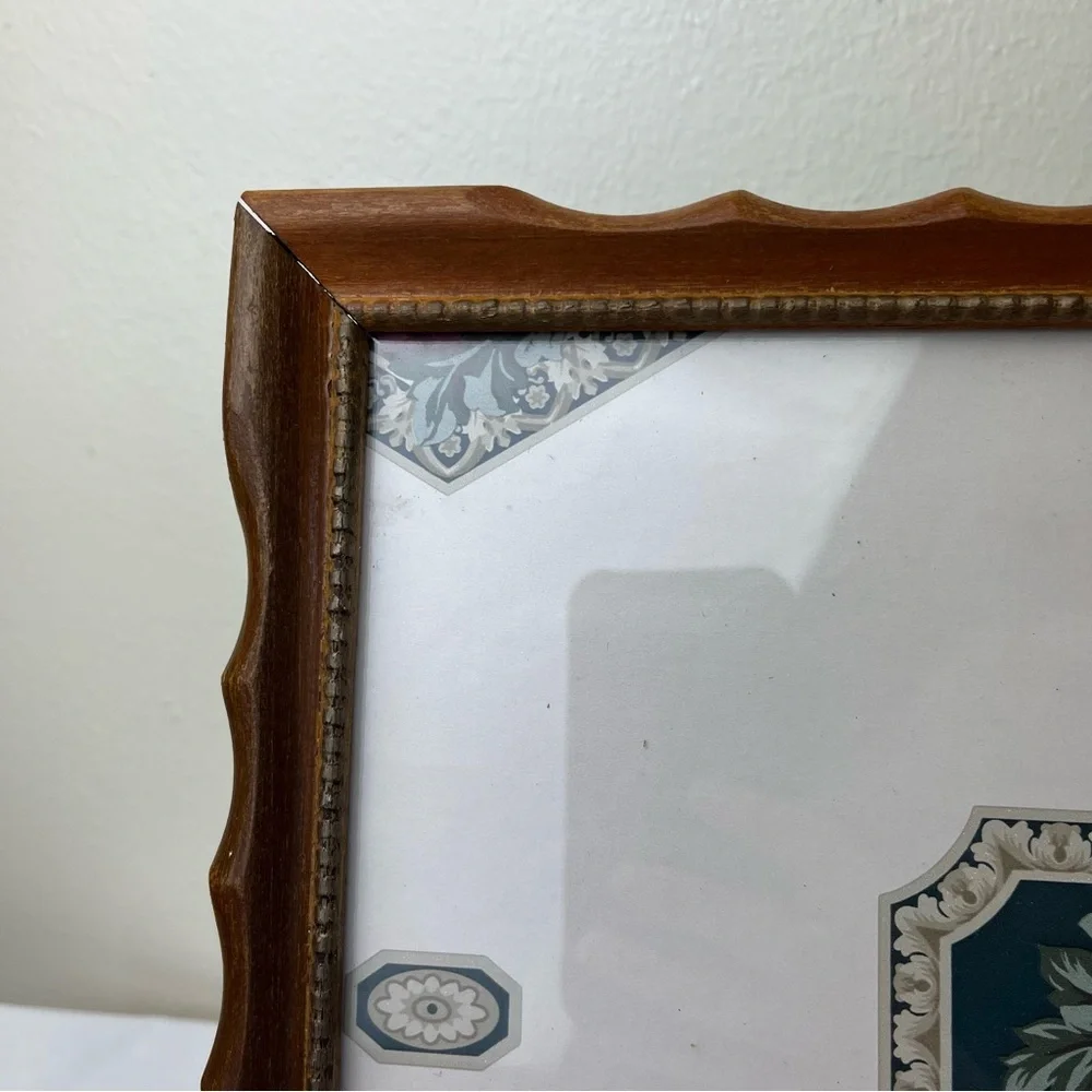 Vintage Sculpted Edge Maple Frame